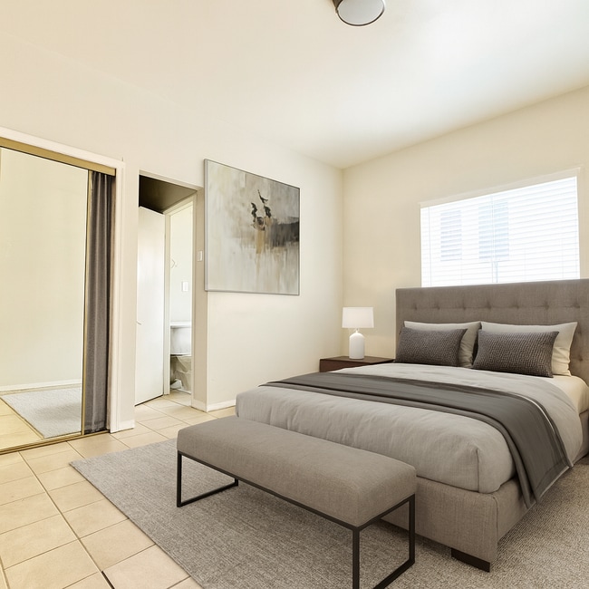 Building Photo - 5606 S Figueroa St