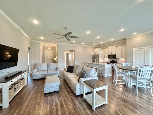 Building Photo - Available Now! Beautiful Home in Lindsey C...