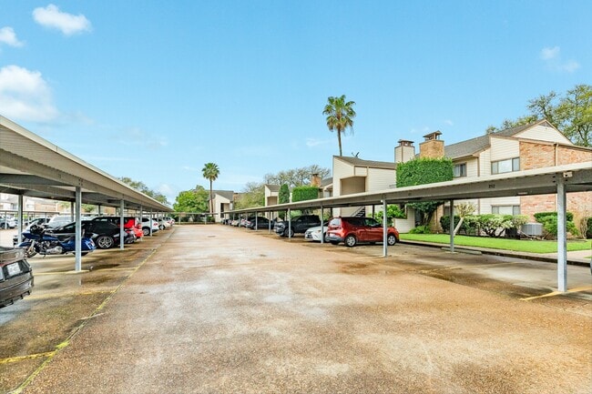 Building Photo - 7128 N Holiday Dr