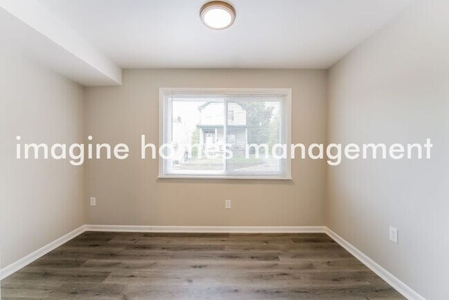 Building Photo - Lovely 4 Bed, 2 Bath Home in North Hills!