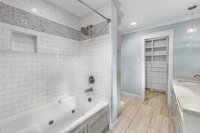 Building Photo - 10211 Candlewood Dr