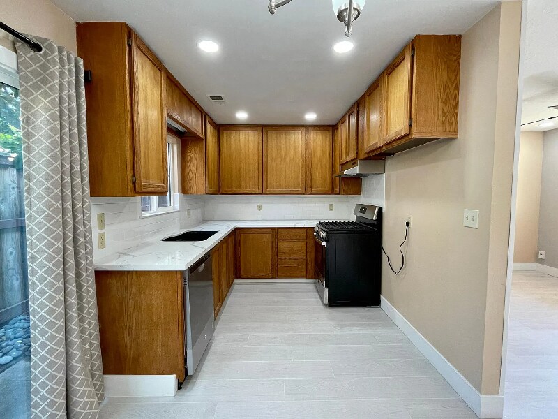 Building Photo - 412 Persifer St