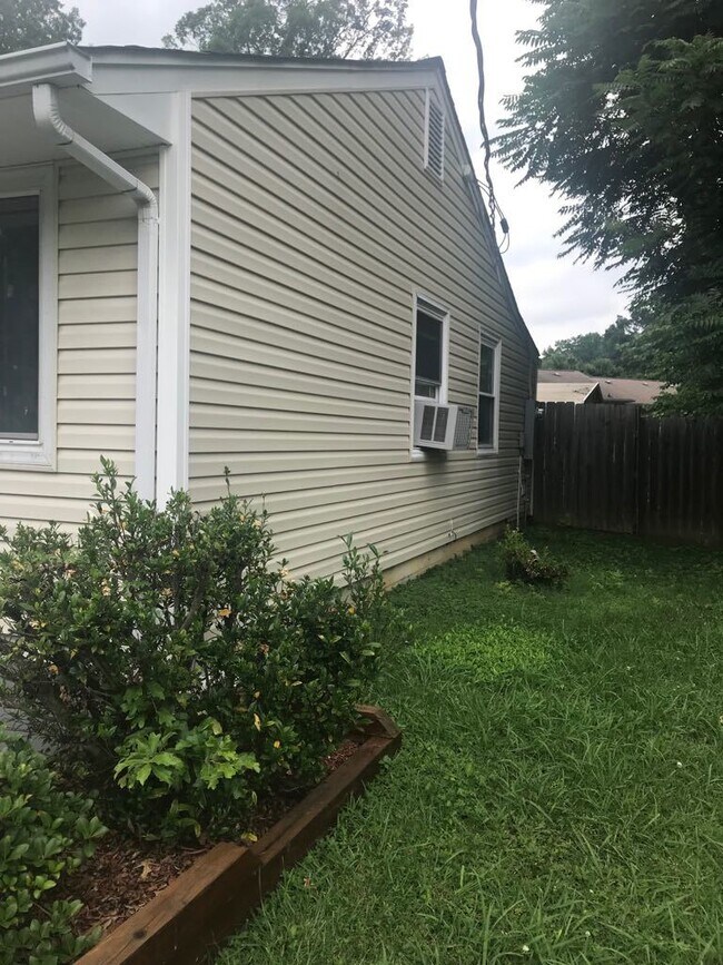 Building Photo - Move in Ready!!