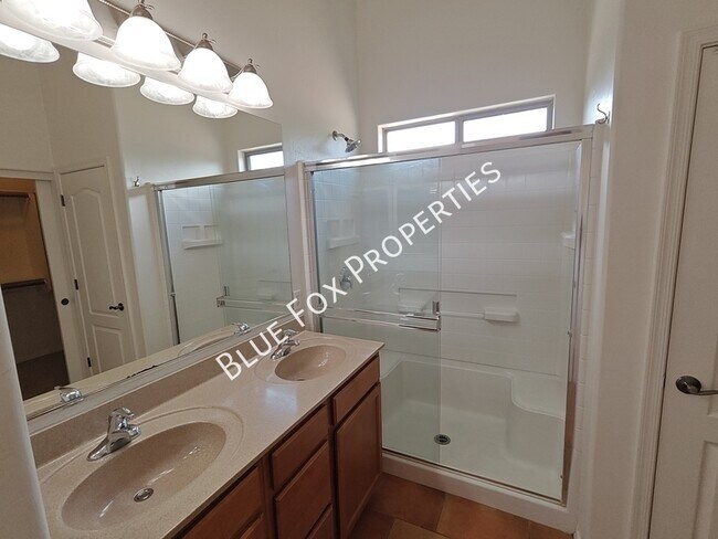 Building Photo - 5322 W Olivine Dr