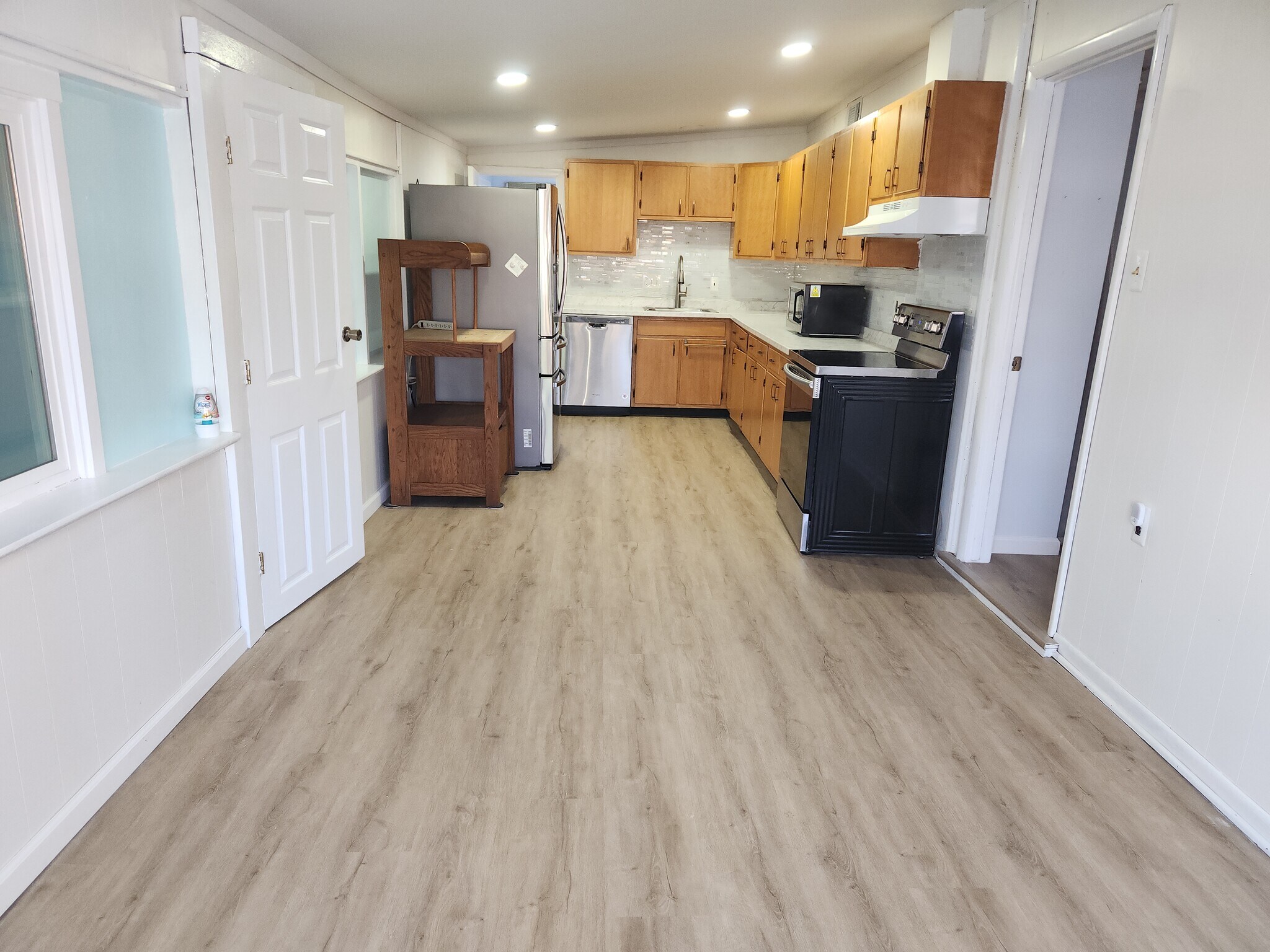 Building Photo - 1204 Lossing Ave
