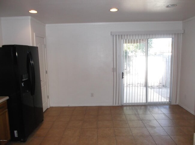 Building Photo - 6408 S Sunrise Valley Dr
