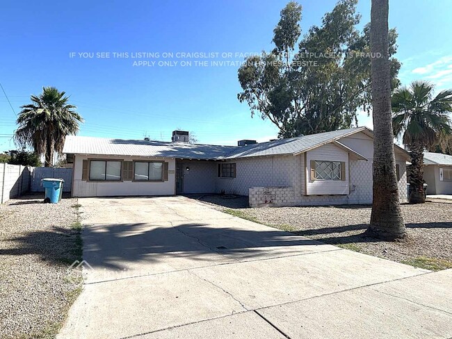 Primary Photo - 4136 W Claremont St