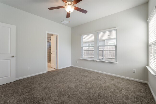 Building Photo - 235 Mossycup Dr