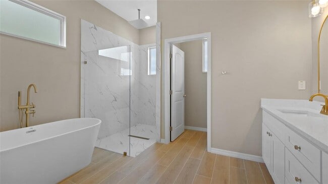 Building Photo - 13647 Begonia Cir