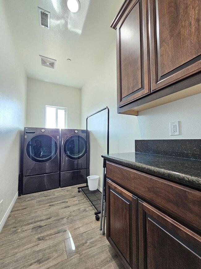 Building Photo - Dream Home 4 bed 3 bath Home!
