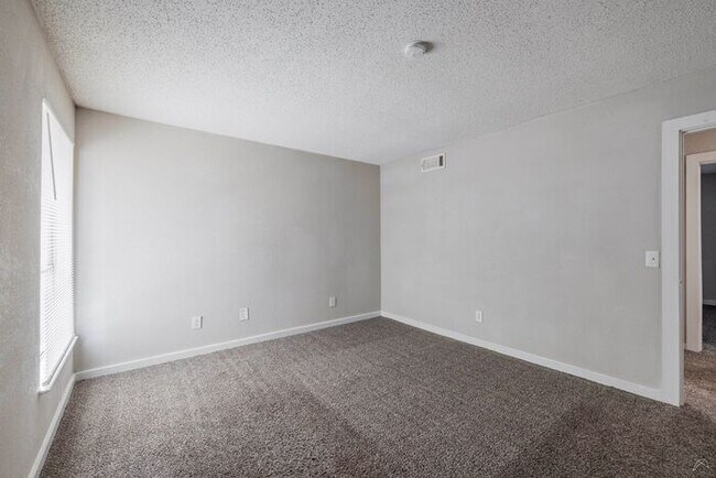 Building Photo - Affordable Living 20 Minutes from Everything Atlanta -2 Bedroom 2 1/2 Baths only $1300*