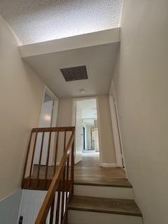 Building Photo - 423 4th Ln