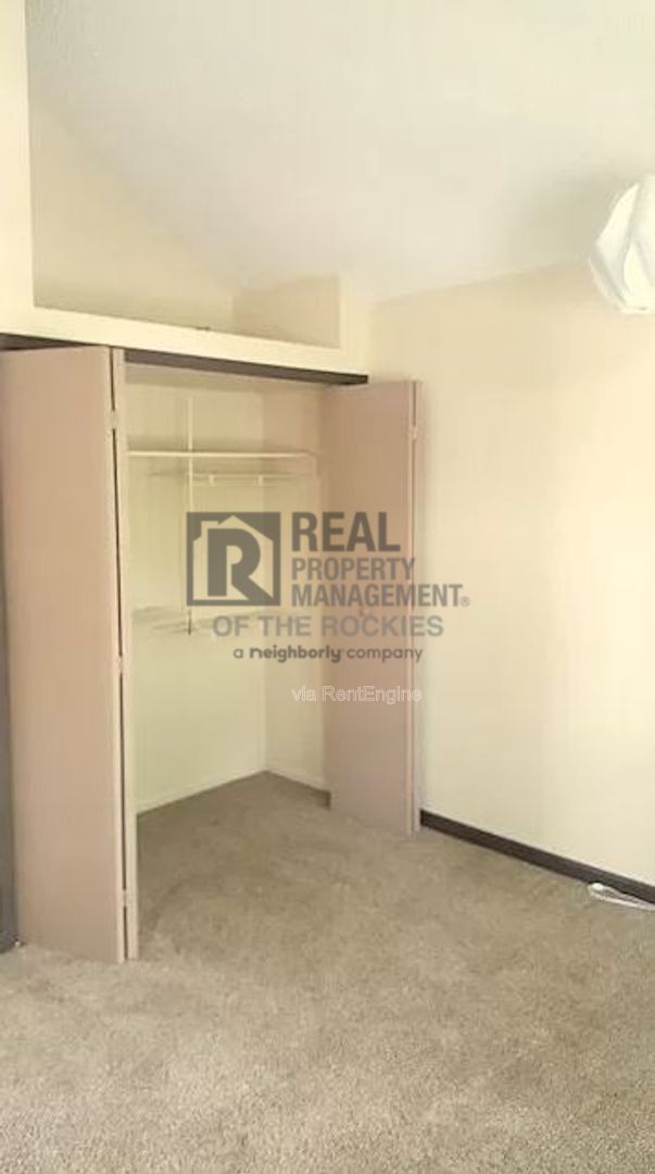 Building Photo - 1599 Wellington Ct