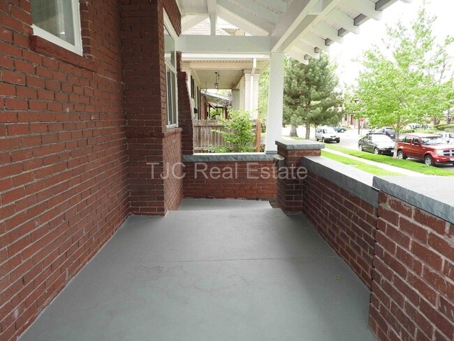 Building Photo - 2322 Cherry St