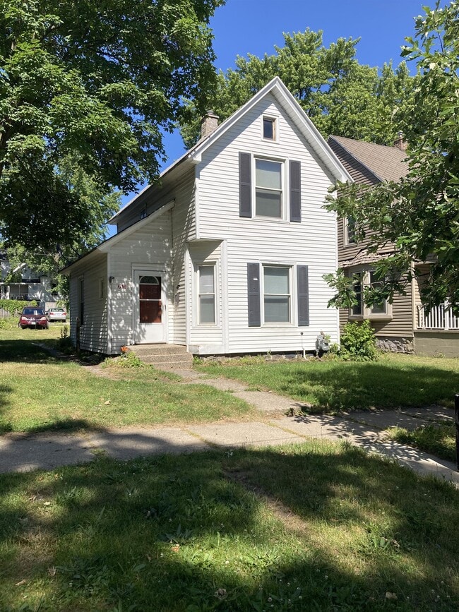 Primary Photo - 619 Prospect Ave NE