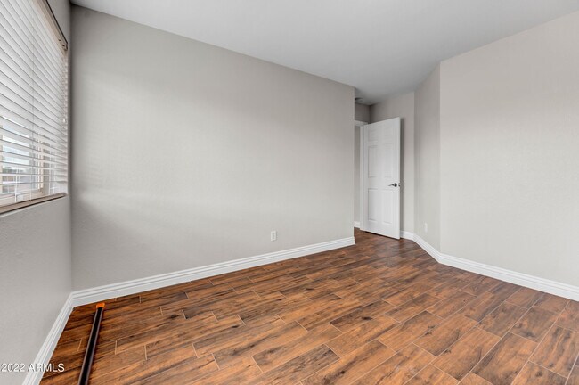 Building Photo - 5916 E Sandra Terrace