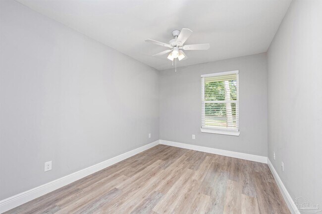 Building Photo - 3611 Stonewall Ave