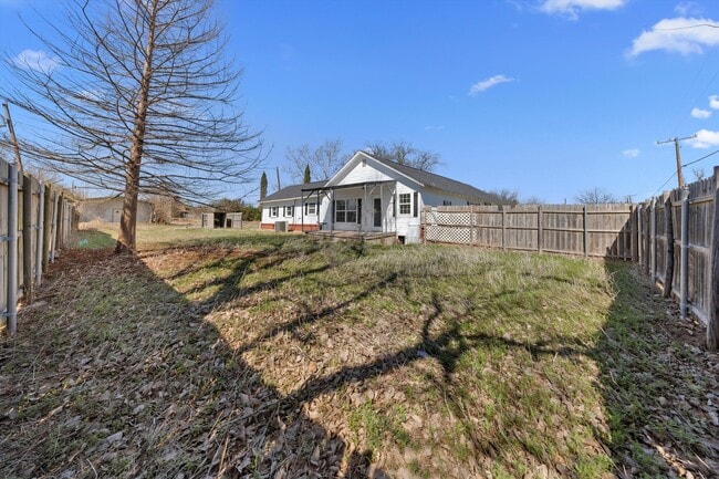 Building Photo - 117 Brookhaven Dr