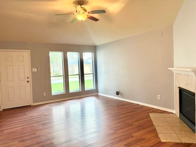Building Photo - 3203 Barkers Crossing Ave
