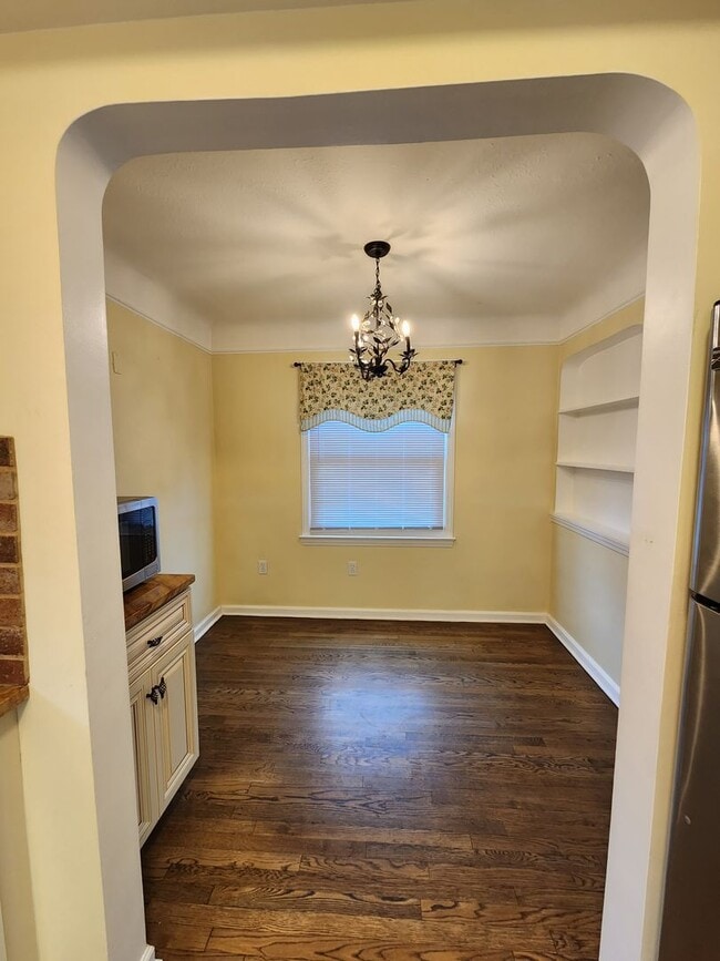 Building Photo - Beautiful 3 Bedroom Home For Rent