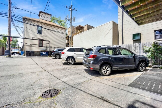 Building Photo - 2846 N Halsted St