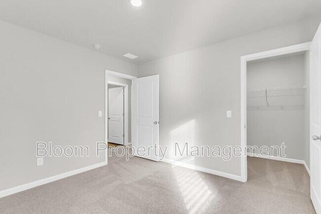 Building Photo - 641 Silver Spruce St
