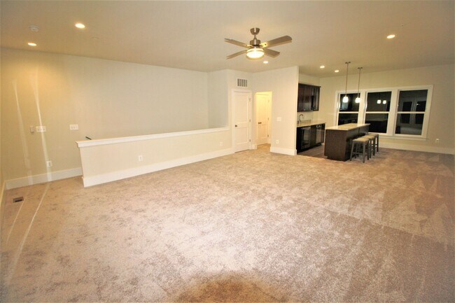 Building Photo - Elegant 3 Bedroom 2 Full 2 Half Bath Townhome in Ashburn