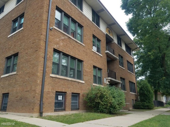 Primary Photo - 136 W Meinecke Ave