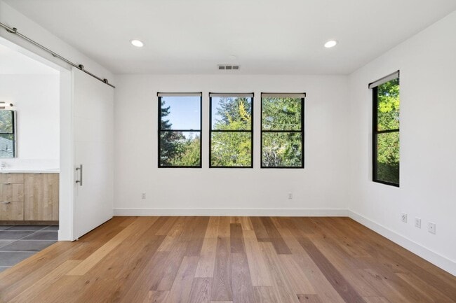 Building Photo - Luxurious Modern Single Family Home in West Menlo Park Available Now!