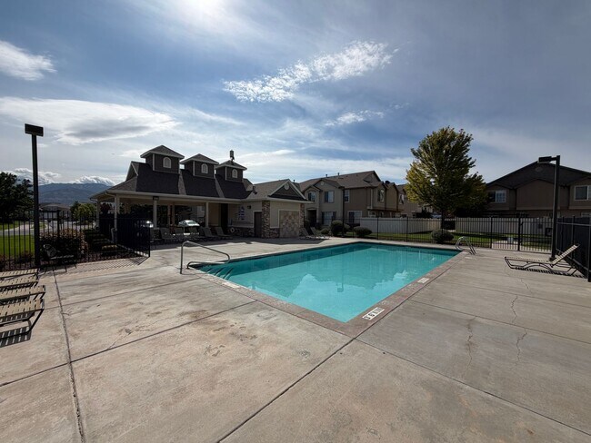 Building Photo - 977 Chelsea Ln