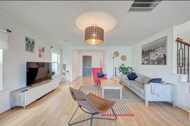 Building Photo - 16330 Oakside Hollow Ln