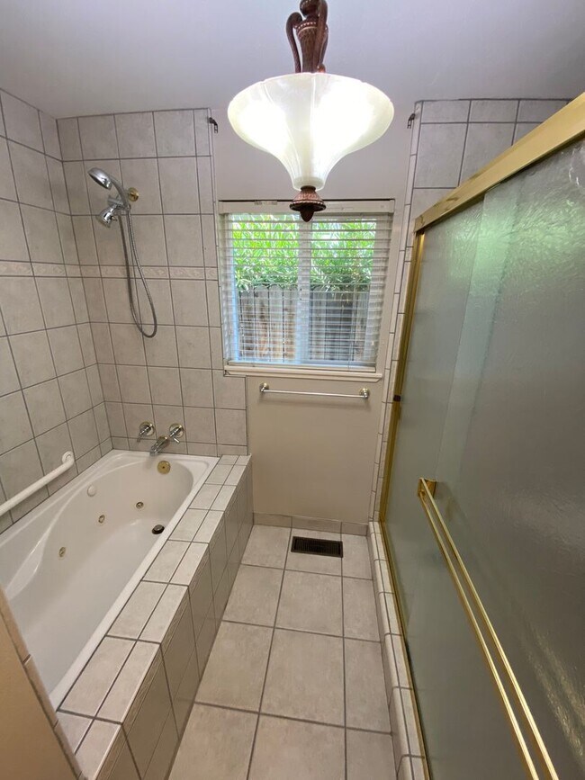 Building Photo - Spacious home in Green Acres coming soon!