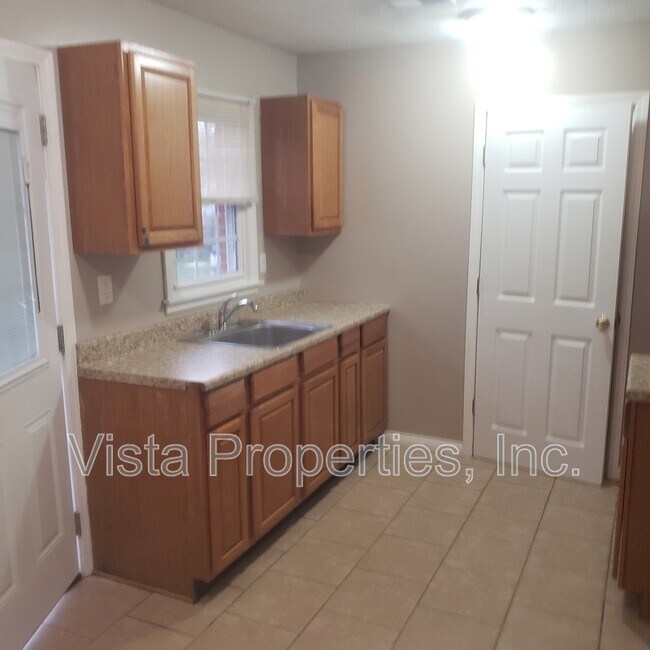 Building Photo - 4608 Aral Dr