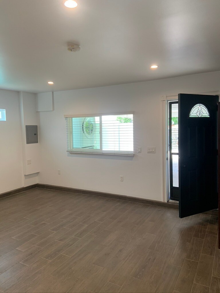Building Photo - 8112 Paso Robles Ave