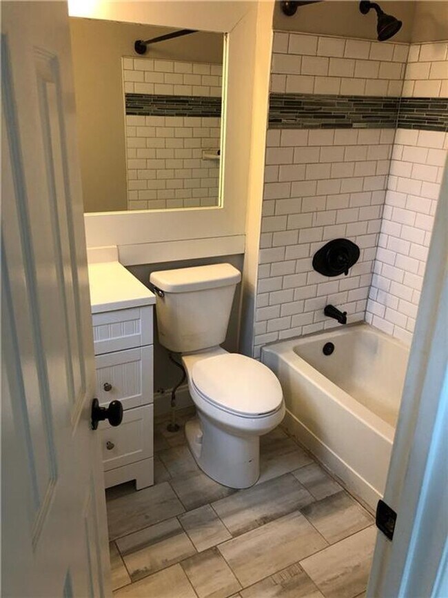 Building Photo - 2 Bed/2.5 Bath townhome - great Doraville ...