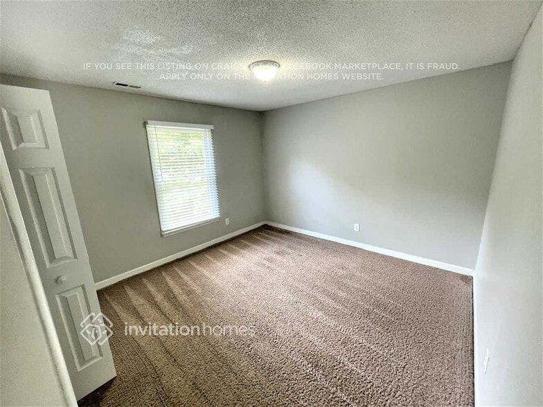 Building Photo - 2900 Oakcroft Dr