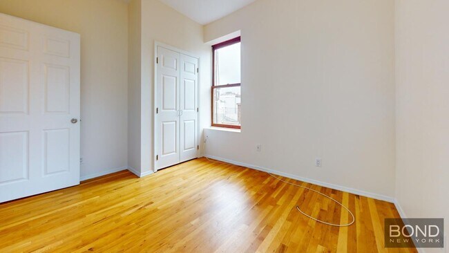 Building Photo - 207-209 WEST 11TH STREET-4A