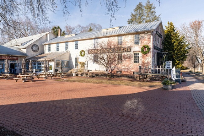 Building Photo - 18 Hubbard Pl