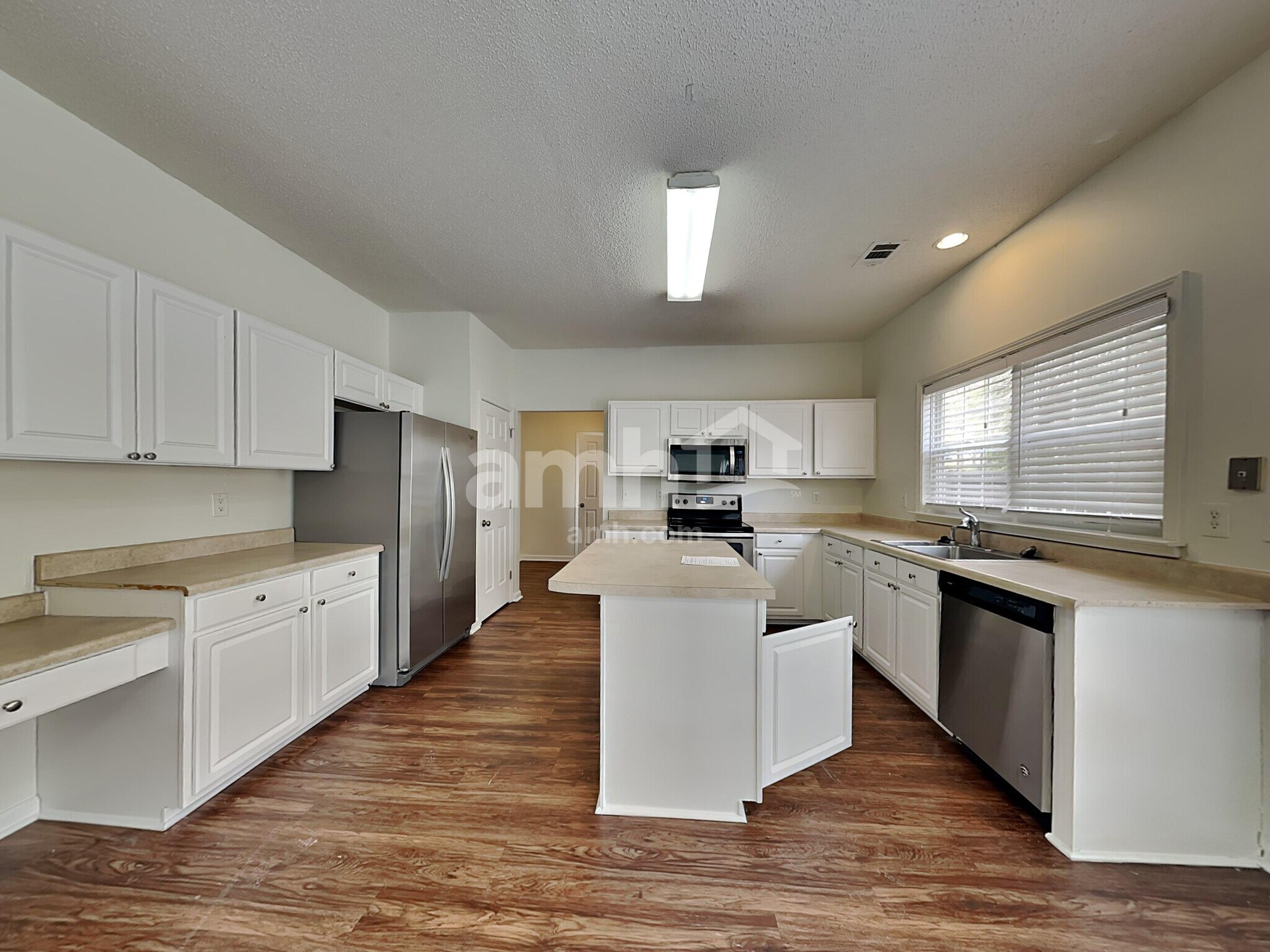 Building Photo - 105 Bay Hill Dr