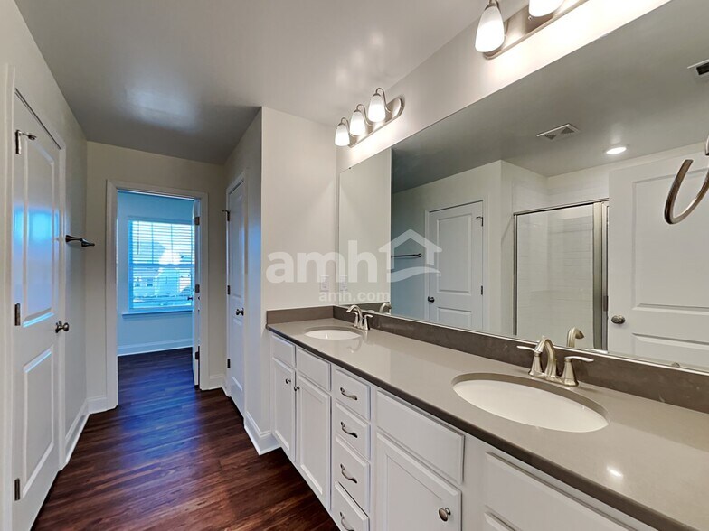 Building Photo - 3791 Blackshear Pl