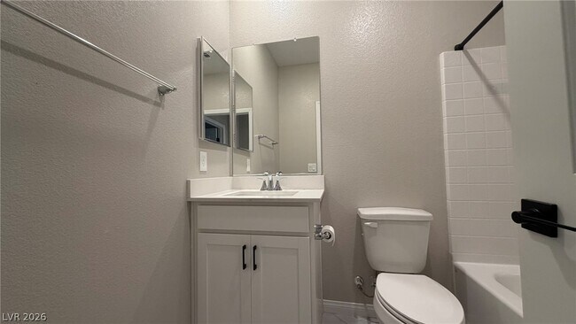 Building Photo - 2283 Teatro Ave