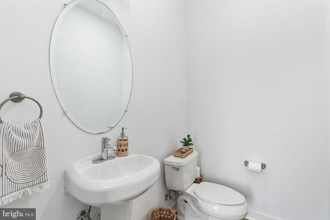 Building Photo - 308 Douglas Ave