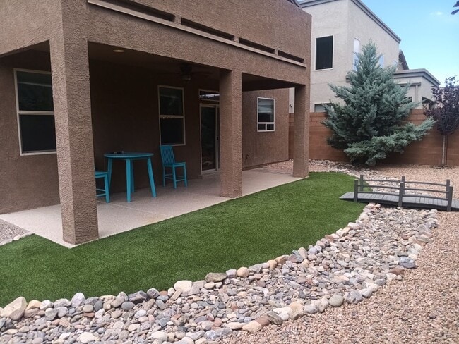 Building Photo - 5 Bedroom, 3 Bathroom Home! Schedule a Showing Today!
