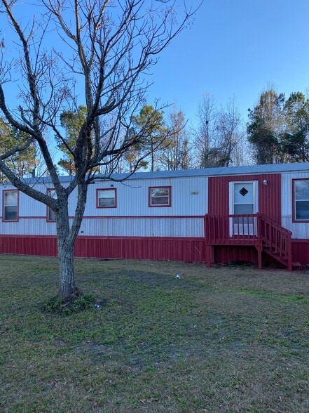 Building Photo - 401 Academy Ln
