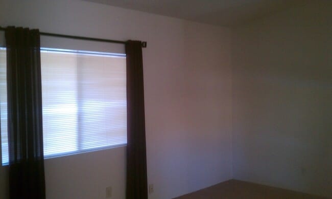 Building Photo - 2310 Primrose Dr