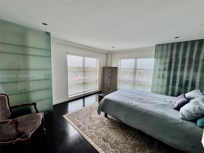 Building Photo - 77 Crandon Blvd