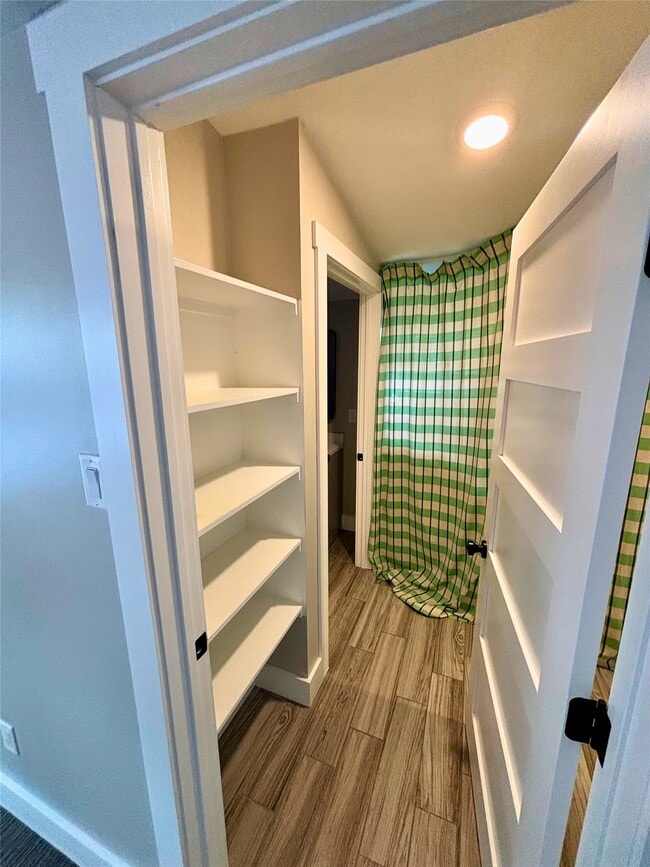 Building Photo - 410 McPhail St