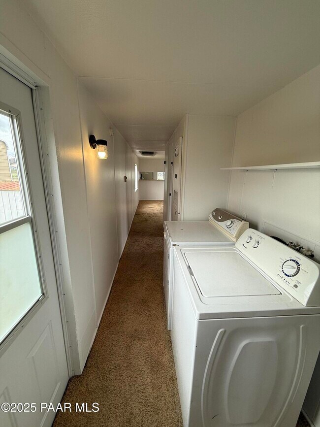 Building Photo - 15835 S Cordes Lakes Dr