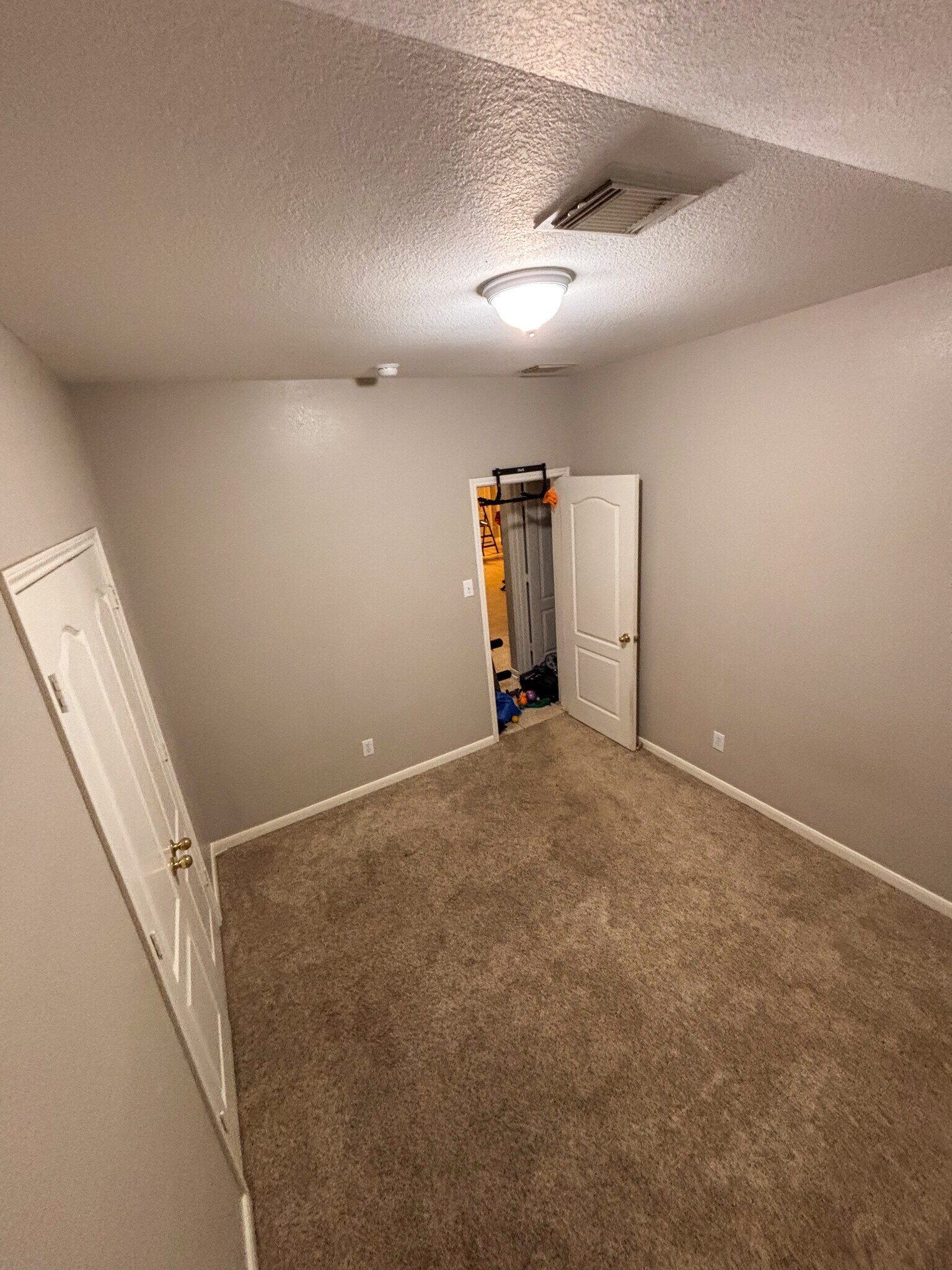 Room 2 - 521 Small Cedar Dr