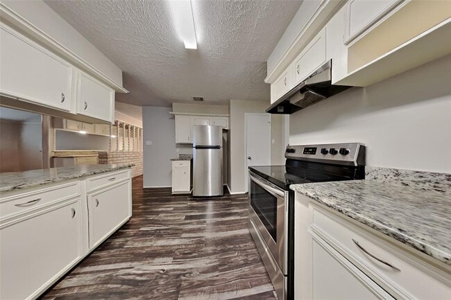 Building Photo - 3214 Evergreen Glade Dr